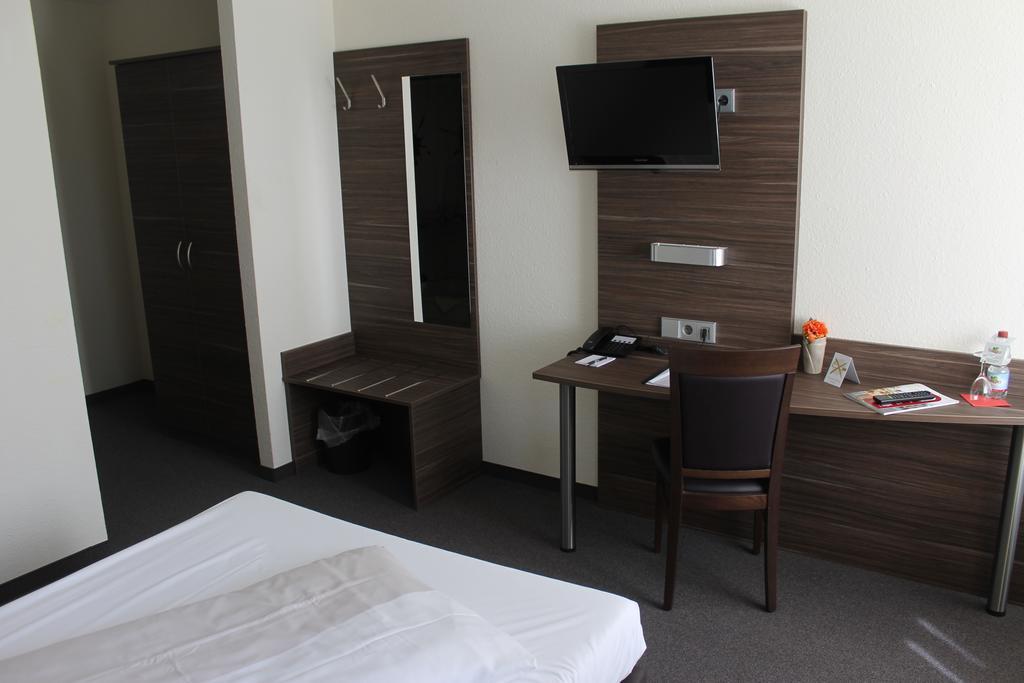 Hotel Weissach Am Neuenbuehl Rum bild