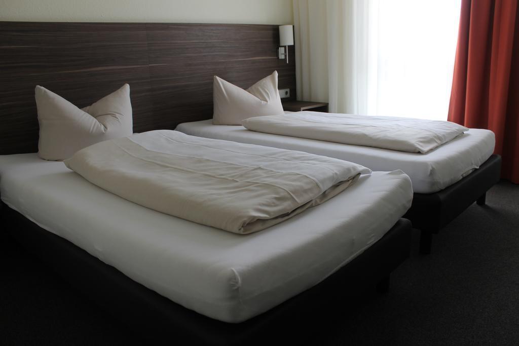 Hotel Weissach Am Neuenbuehl Rum bild